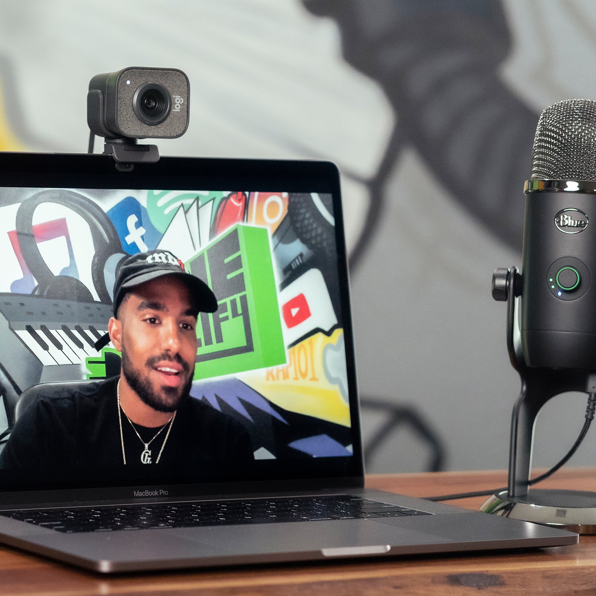 Logitech Webcam - 2.1 Megapixel - 60 fps - Graphite - USB - Retail - 1 Each Logitech Webcam - 2.1 Megapixel - 60 fps - Graphite - USB - Retail - 1 Each